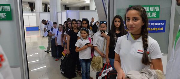 Сирийские дети в аэропорту Минска - Sputnik Беларусь