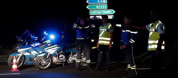 В пригороде Парижа автомобиль протаранил кафе - Sputnik Беларусь