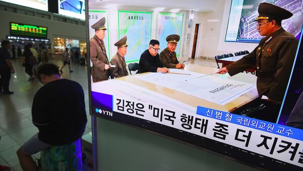 Ким Чен Ын знакомится с планами по пуску ракет в направлении Гуама - Sputnik Беларусь