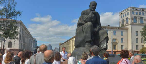 Экскурсию по местам Якуба Коласа провели в Минске - Sputnik Беларусь