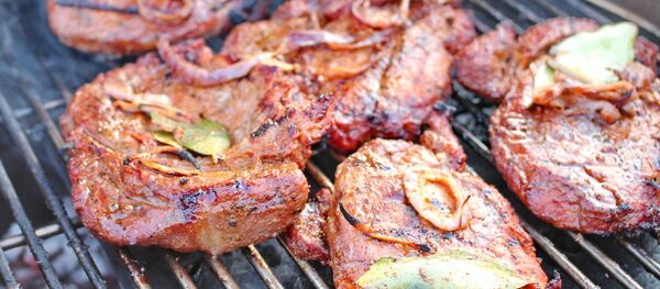 Мясо на барбекю, архивное фото - Sputnik Беларусь