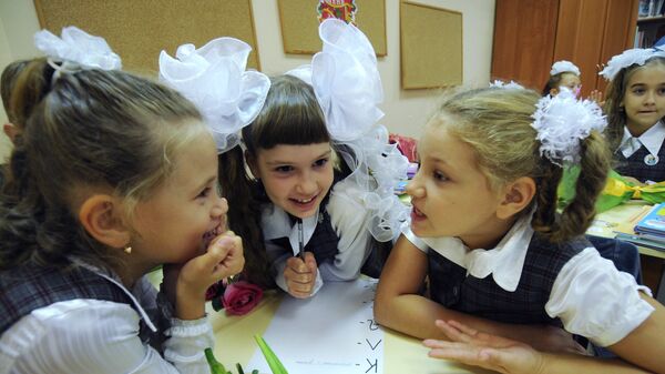 Дети на 1 сентября в одной из школ - Sputnik Беларусь