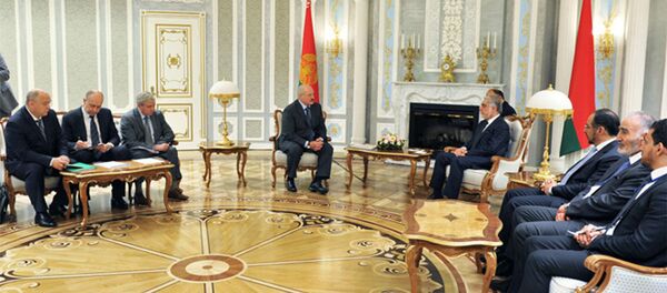 Президент Беларуси Александр Лукашенко на встрече с главой исполнительной власти Афганистана Абдуллой Абдуллой - Sputnik Беларусь