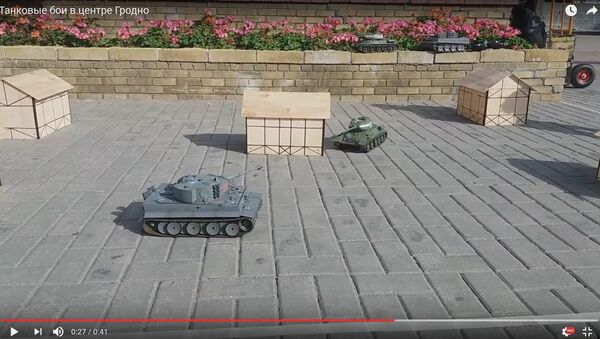 Видео перестрелки игрушечных танков в Гродно выложили в интернет - Sputnik Беларусь