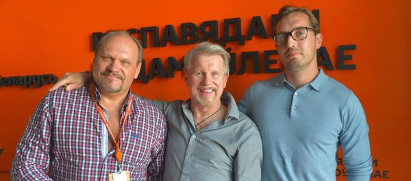 Валерий Мулявин, солист ансамбля Песняры Анатолий Кашепаров и ведущий радио Вячеслав Шарапов - Sputnik Беларусь