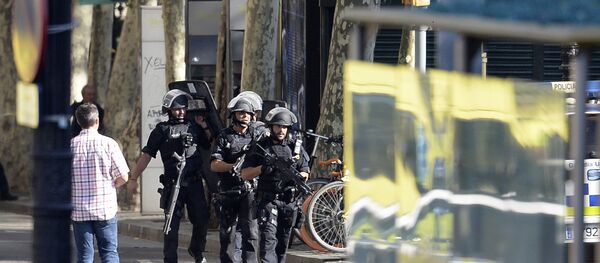 Полиция на месте теракта в Барселоне - Sputnik Беларусь