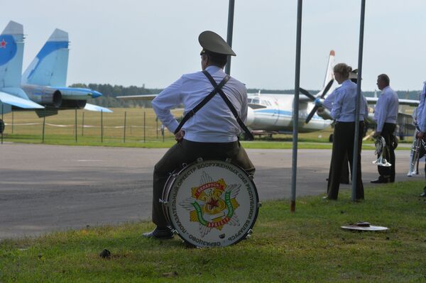 На аэродроме прошел праздничный концерт, посвященный дню ВВС - Sputnik Беларусь