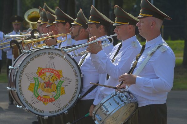 На аэродроме прошел праздничный концерт, посвященный дню ВВС - Sputnik Беларусь
