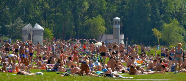 На пляже, архивное фото На пляже, архивное фото - Sputnik Беларусь