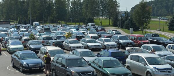 Автомобили на парковке, архивное фото - Sputnik Беларусь
