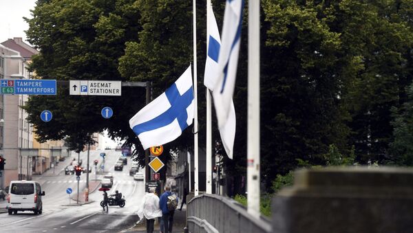 В Финляндии приспущены флаги в память о жертвах нападения в Турку - Sputnik Беларусь
