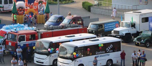 Ключи от новеньких автобусов водителям филиала №5 вручили на праздновании 510-летия Рудабелки в Октябрьском районе - Sputnik Беларусь