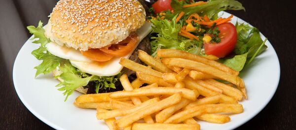 Бургер и картофель фри - Sputnik Беларусь