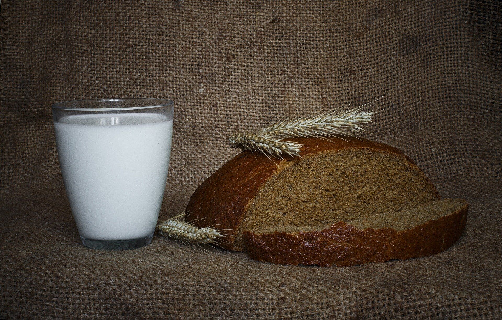 Молоко и хлеб - Sputnik Беларусь, 1920, 29.01.2022