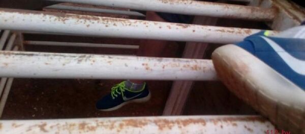 Нога ребенка застряла в решетке - Sputnik Беларусь