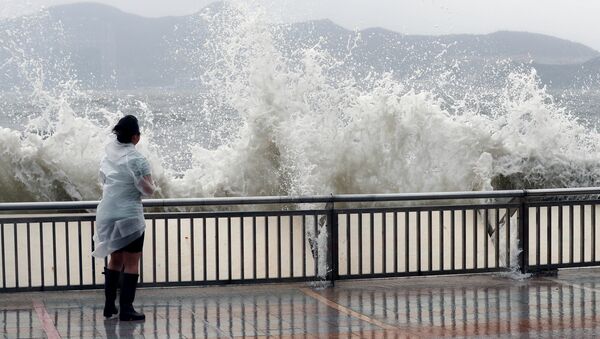 Мощный тайфун Хато обрушился на Гонконг и южное побережье Китая - Sputnik Беларусь