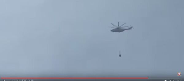 Белорусский вертолет Ми-26 тушит пожар в Грузии, видео - Sputnik Беларусь