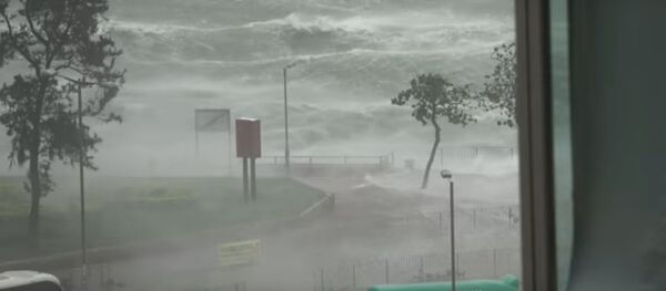 Турист выложил запись последствий тайфуна Hato в Макао - Sputnik Беларусь