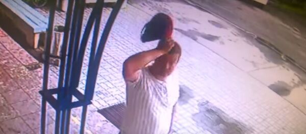 Неизвестный мужчина сомневался, но все-таки снял деньги с чужой карты в Молодечно - Sputnik Беларусь