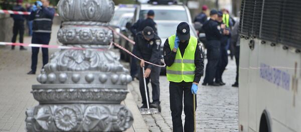 Оперативники работают на месте взрыва в центре Киева 24 августа - Sputnik Беларусь