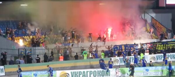 Фан-сектар БАТЭ выбухнуў фаерамі пасля выхаду клуба ў ЛЕ - Sputnik Беларусь