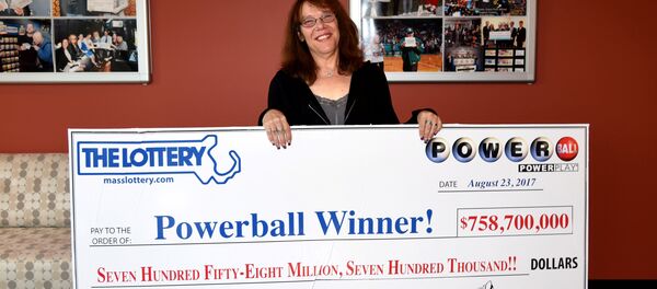 Медработник Массачусетского медцентра Mercy Мэвис Уончик выиграла в лотерею Powerball более 758 миллионов долларов - Sputnik Беларусь