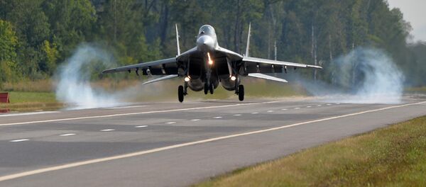 Посадка МиГ-29 - Sputnik Беларусь