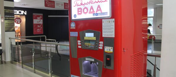 Автомат с газировкой в Витебске, как в советские времена - Sputnik Беларусь