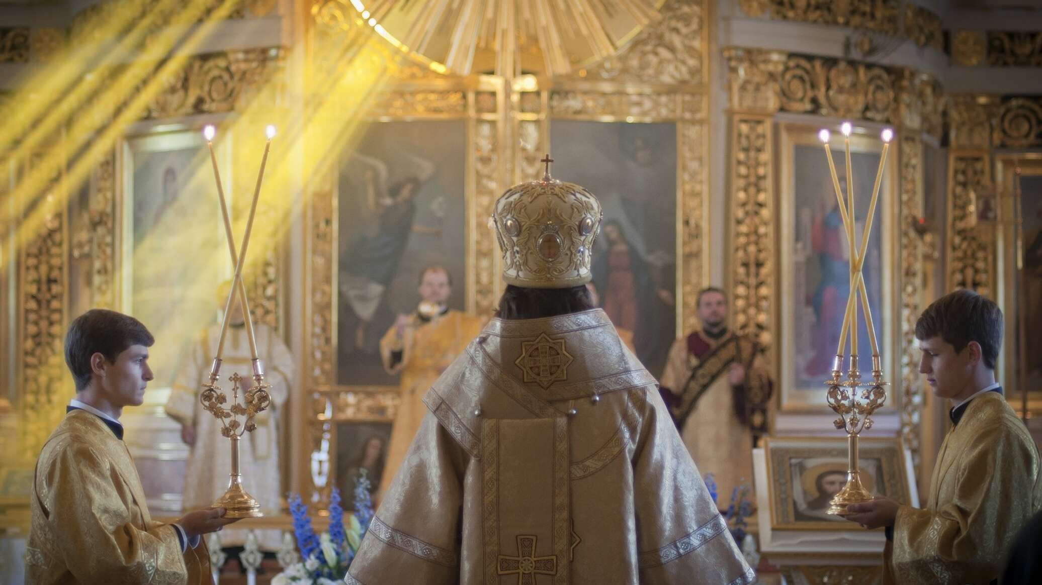 Отдать иконы в церковь. Храм вс рф спас нерукотворного. Отдать иконы в церковь. Икона спаса нерукотворного в храме патриот. Отдать иконы в церковь.