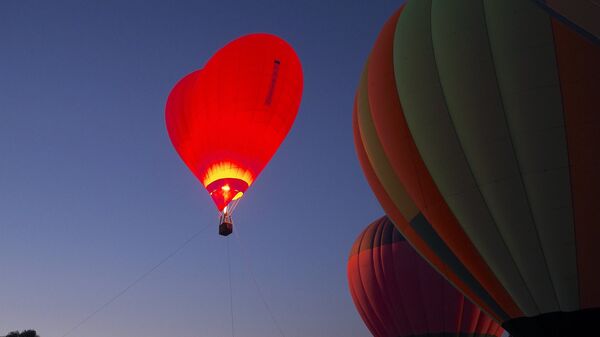 Ночной полет светящихся воздушных шаров станет кульминацией фестиваля Пронебо - Sputnik Беларусь