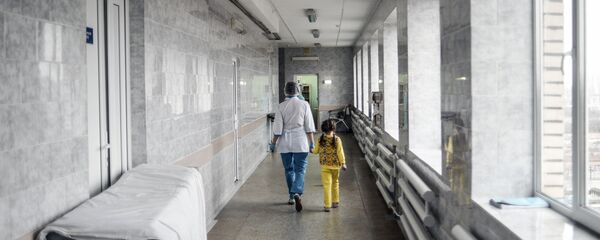 Медсестра в детской областной больнице - Sputnik Беларусь