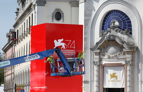 74-й Венецианский кинофестиваль готовится к открытию 74-й Венецианский кинофестиваль готовится к открытию - Sputnik Беларусь