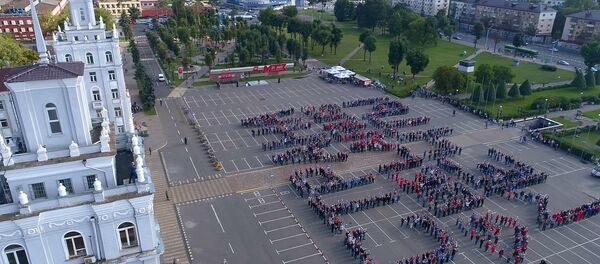 Видеофакт: МТЗ у проходной провел флешмоб Страна мечты Видеофакт: МТЗ у проходной провел флешмоб Страна мечты - Sputnik Беларусь