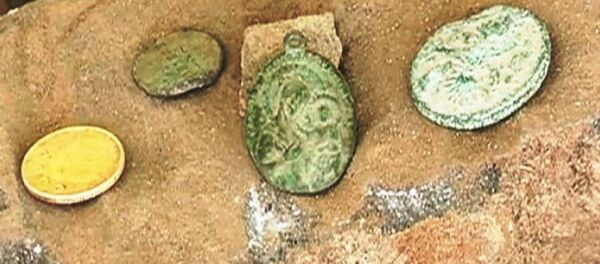 Археолагі знайшлі абраз Баркалабаўскай Божай Маці Археолагі знайшлі абраз Баркалабаўскай Божай Маці - Sputnik Беларусь