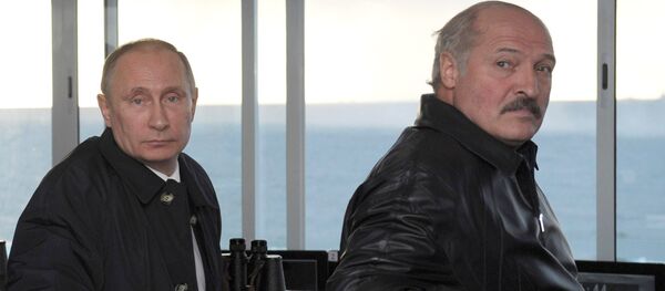 Лукашенко и Путин на учениях в 2013 году - Sputnik Беларусь