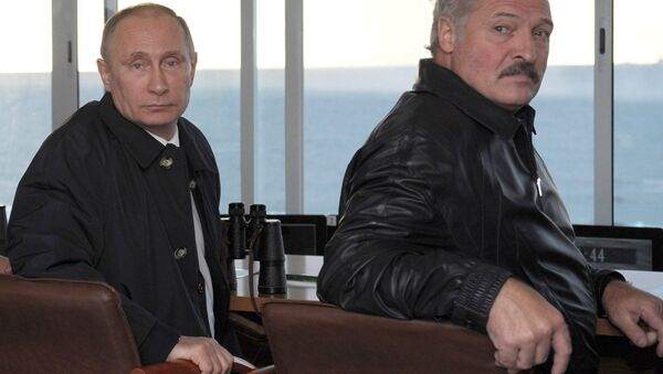 Лукашенко и Путин на учениях в 2013 году - Sputnik Беларусь