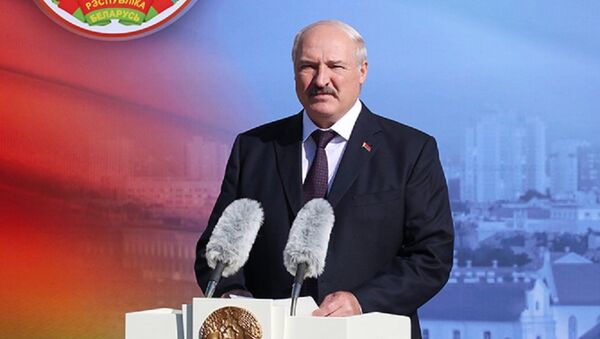 Президент Беларуси выступает перед учащимися автомеханического колледжа в Минске - Sputnik Беларусь