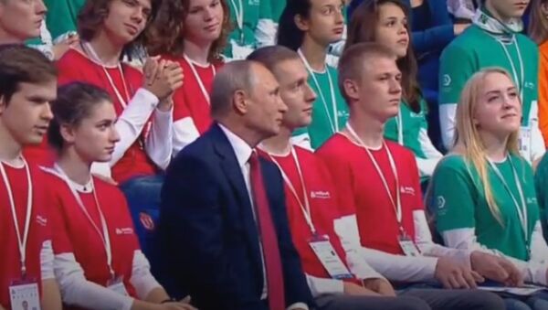 Владимир Путин принимает участие во Всероссийском открытом уроке в Ярославле - Sputnik Беларусь