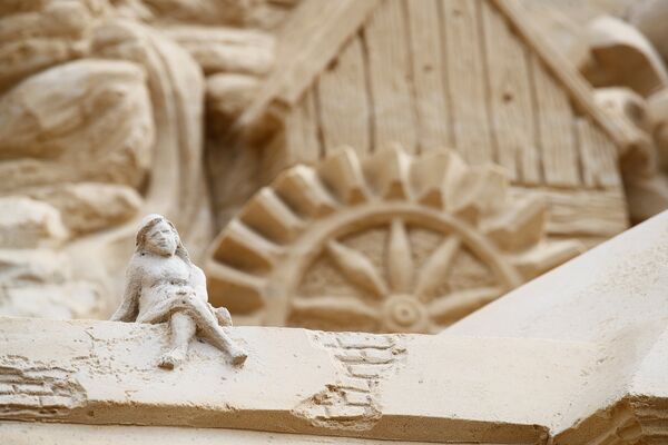 Высота замка, расположенного в городе Дуйсбург на западе страны, составила 16,68 метра - Sputnik Беларусь