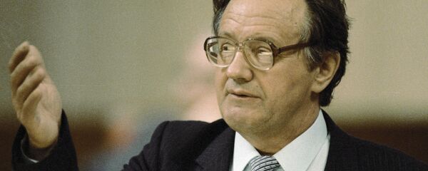 Алесь Адамовіч, архіўнае фота Алесь Адамовіч, архіўнае фота - Sputnik Беларусь