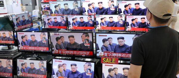 Телеканалы показывают презентацию лидеру КНДР Ким Чен Ыну водородной бомбы - Sputnik Беларусь