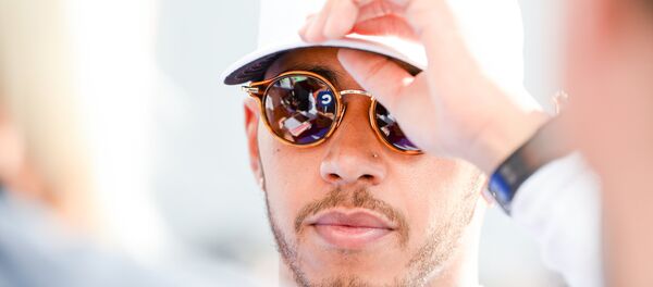 Гонщик команды Мерседес Льюис Хэмилтон - Sputnik Беларусь