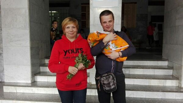 Лариса и Валерий Довгань и их малышка - Sputnik Беларусь