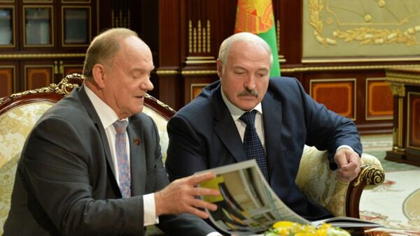 Лидер КПРФ Геннадий Зюганов (слева) и президент Беларуси Александр Лукашенко - Sputnik Беларусь