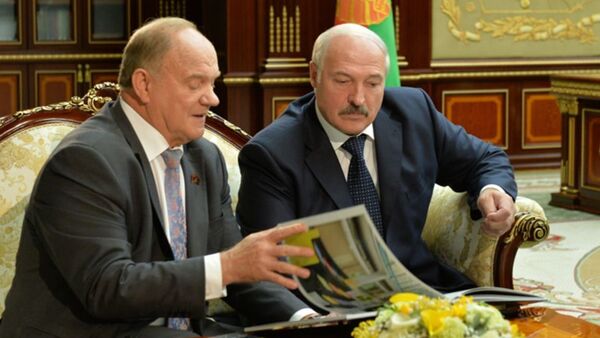 Лидер КПРФ Геннадий Зюганов (слева) и президент Беларуси Александр Лукашенко - Sputnik Беларусь