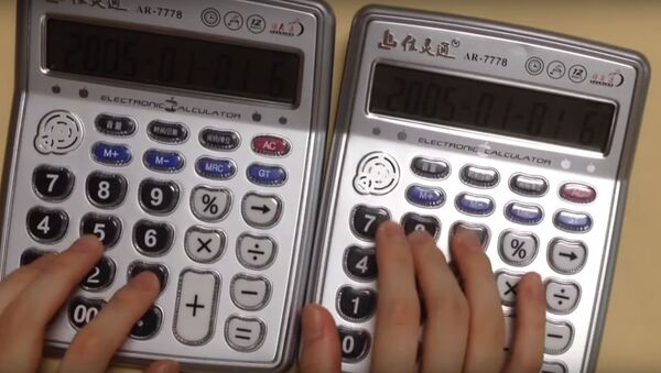 Японец сыграл на калькуляторах Despacito, видео - Sputnik Беларусь