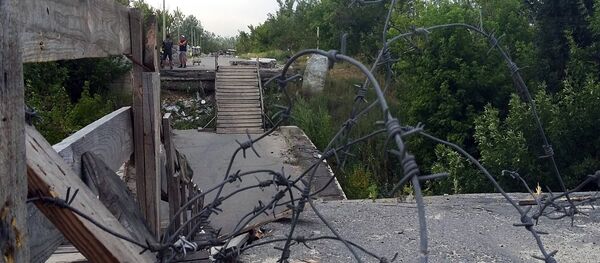 КПП Станица Луганская на линии соприкосновения в Донбассе, архивное фото - Sputnik Беларусь