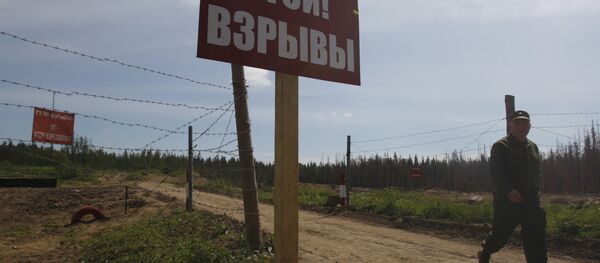 Военнослужащий на полигоне - Sputnik Беларусь