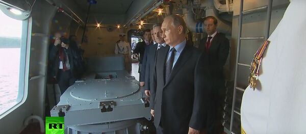 Путин осмотрел корвет Совершенный во Владивостоке, видео - Sputnik Беларусь