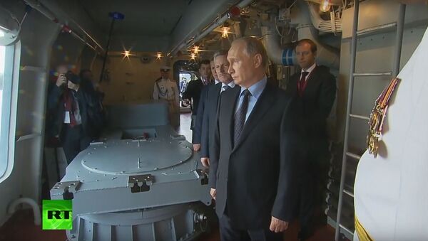 Путин осмотрел корвет Совершенный во Владивостоке, видео - Sputnik Беларусь